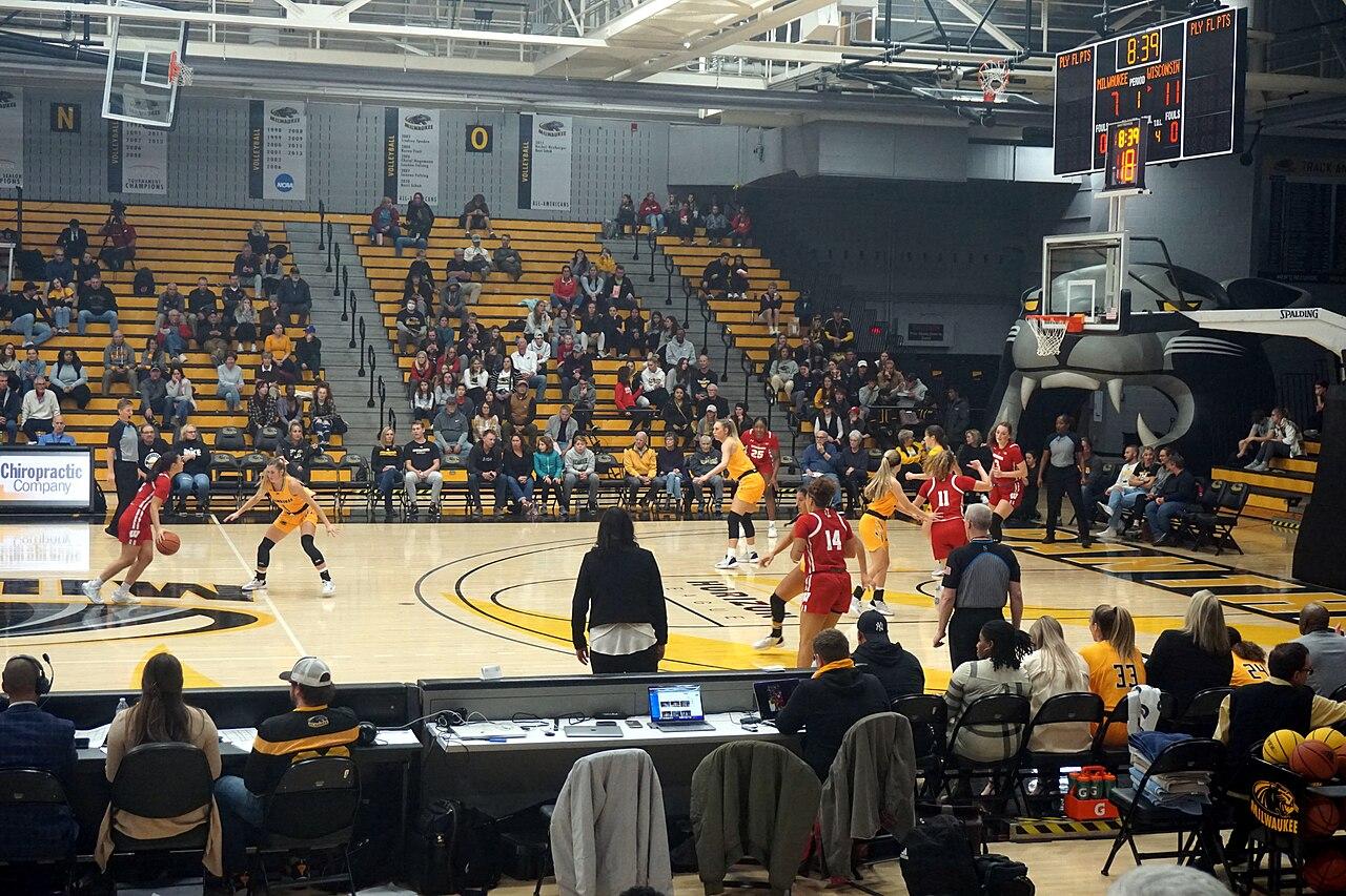 篮球新赛季前瞻:格局变化与潜在黑马(心理状态视角)